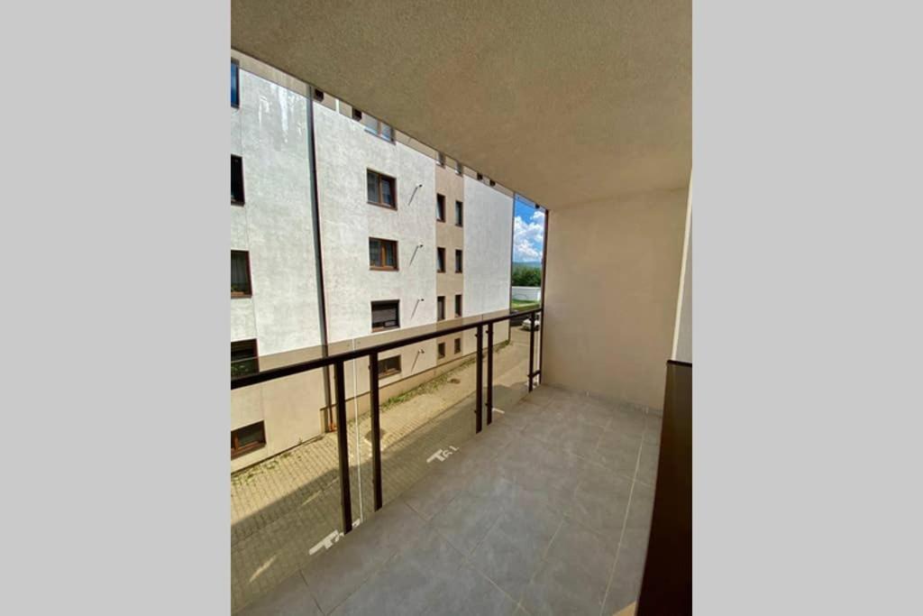 Cozy Modern One Bedroom ฟลอเรชติ ภายนอก รูปภาพ